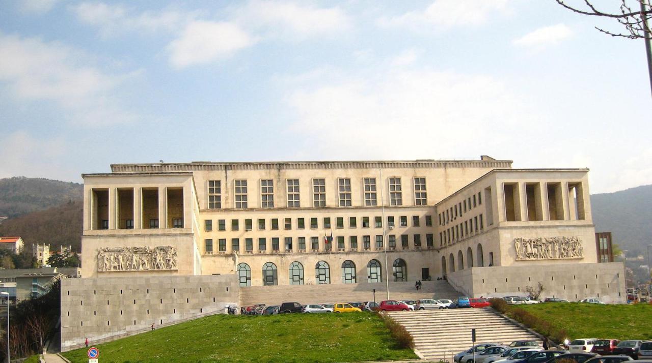Apt By Trieste University Luaran gambar